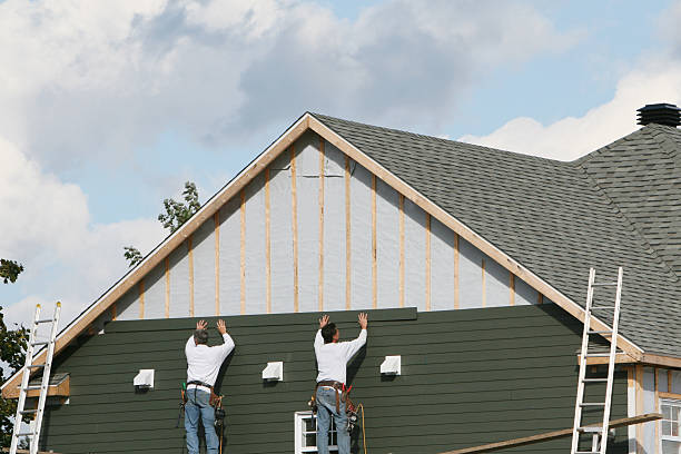Professional Fiber Cement Siding technician working in Oakland Mills, PA